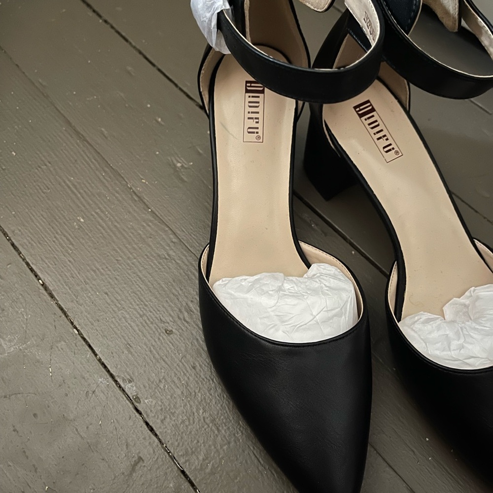 IDIFU size 9 low heel dress shoes